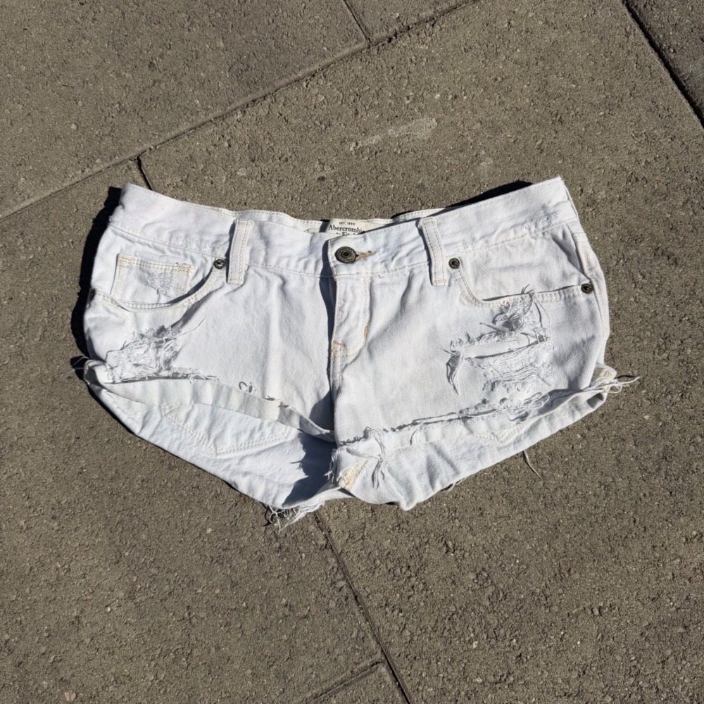 Abercrombie & Fitch White Distressed Denim Shorts Low Rise Size 0 W25 Cut Off
